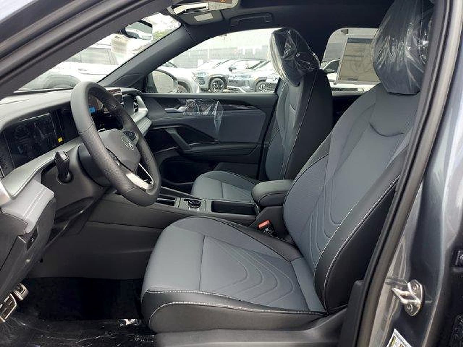 2026 Volkswagen Tiguan SE R-LINE BLACK - Photo 11