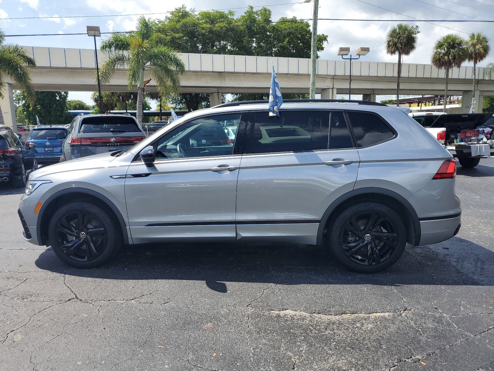 Used 2024 Volkswagen Tiguan SE R-LINE BLACK with VIN 3VVCB7AX5RM063957 for sale in Miami, FL