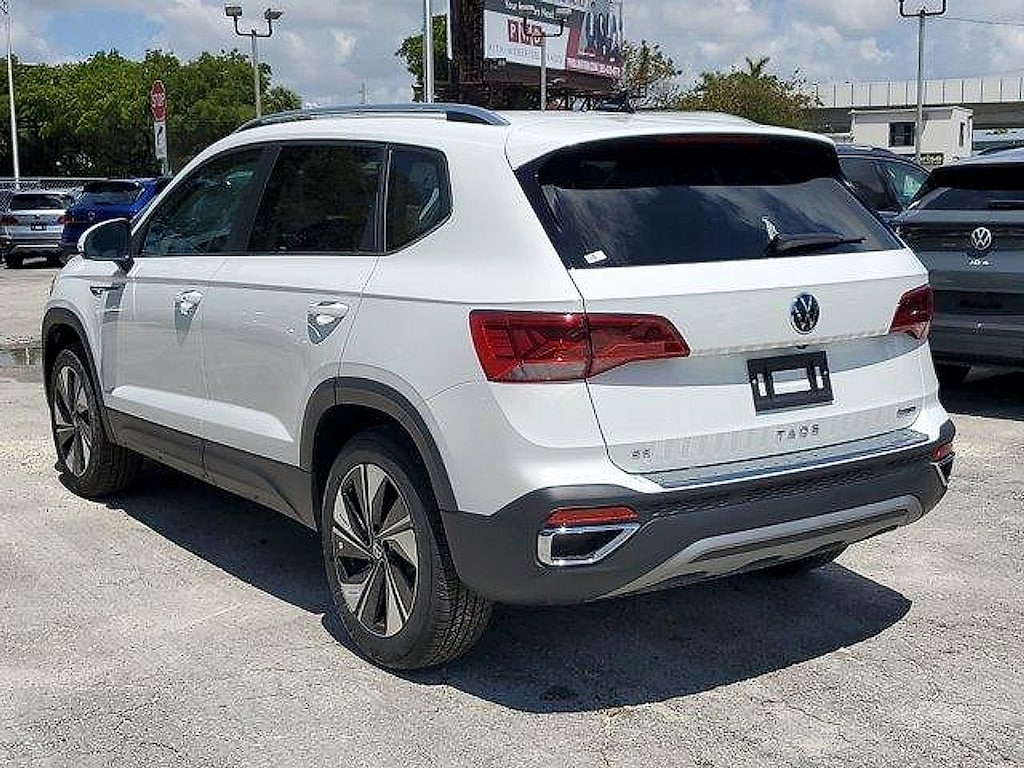 New 2024 Volkswagen Taos 1.5T SE SUV
