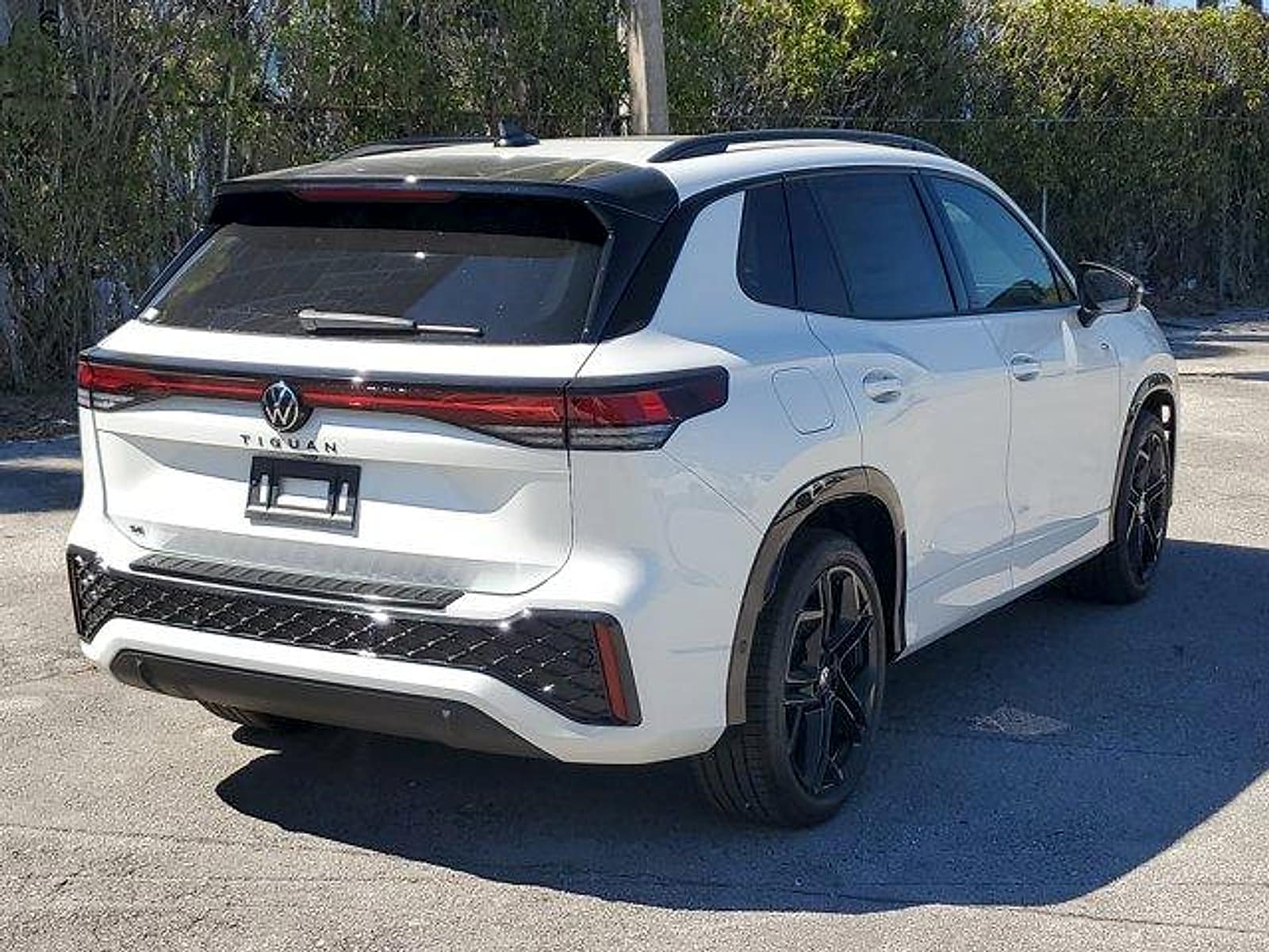 2026 Volkswagen Tiguan SE R-LINE BLACK