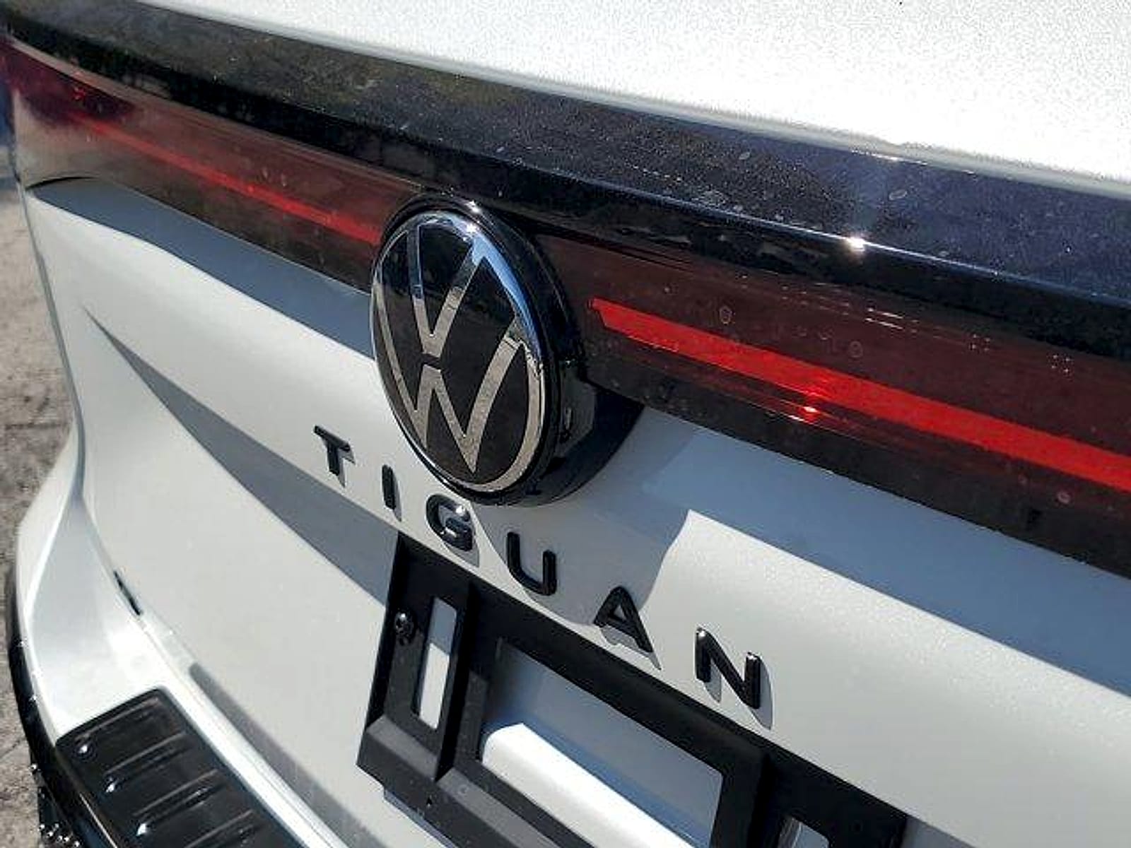 2026 Volkswagen Tiguan SE R-LINE BLACK