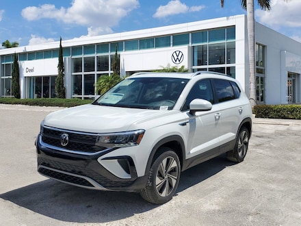 2024 Volkswagen Taos SE SE 4MOTION