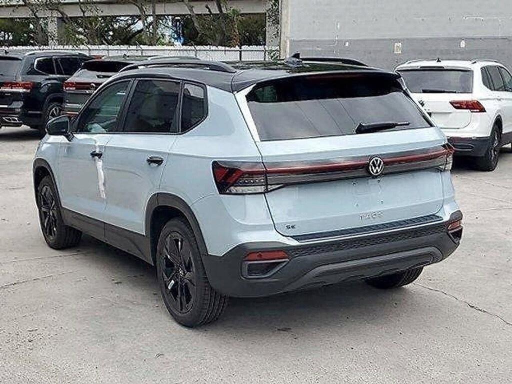 New 2026 Volkswagen Taos 1.5T SE Black SUV