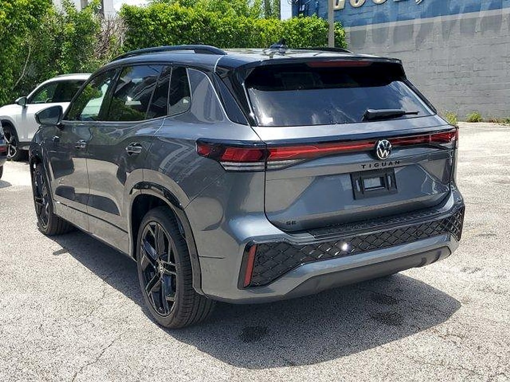 New 2026 Volkswagen Tiguan 2.0T SE R-Line Black SUV