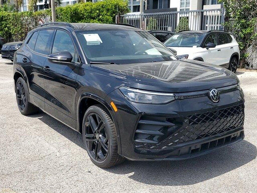 New 2026 Volkswagen Tiguan 2.0T SE R-Line Black SUV