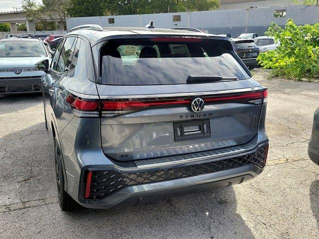 New 2026 Volkswagen Tiguan 2.0T SE SUV