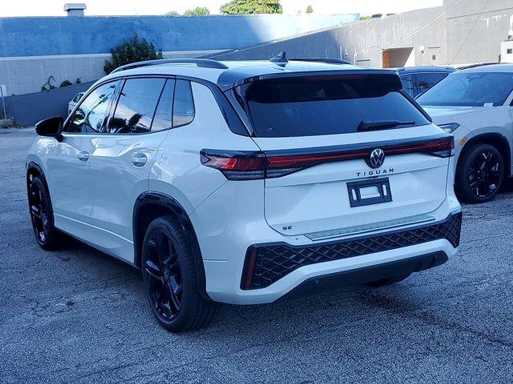 New 2026 Volkswagen Tiguan 2.0T SE SUV