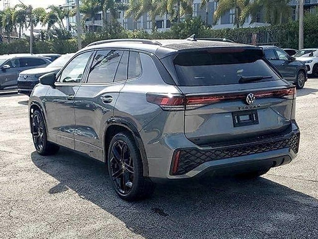 New 2026 Volkswagen Tiguan 2.0T SE SUV