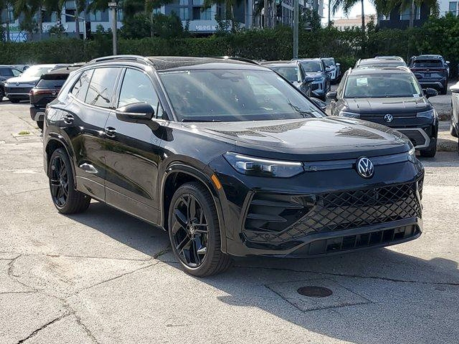 2026 Volkswagen Tiguan SE R-Line Black photo 3