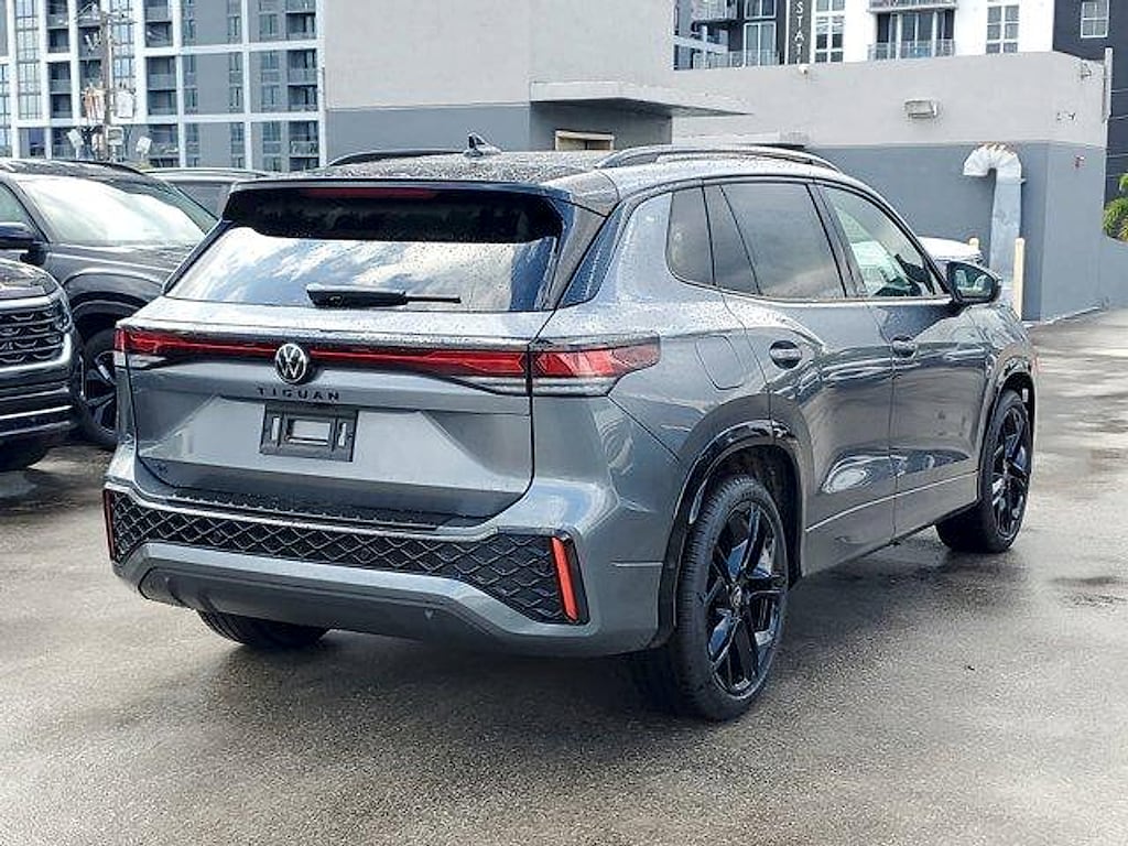 New 2026 Volkswagen Tiguan 2.0T SE R-Line Black SUV