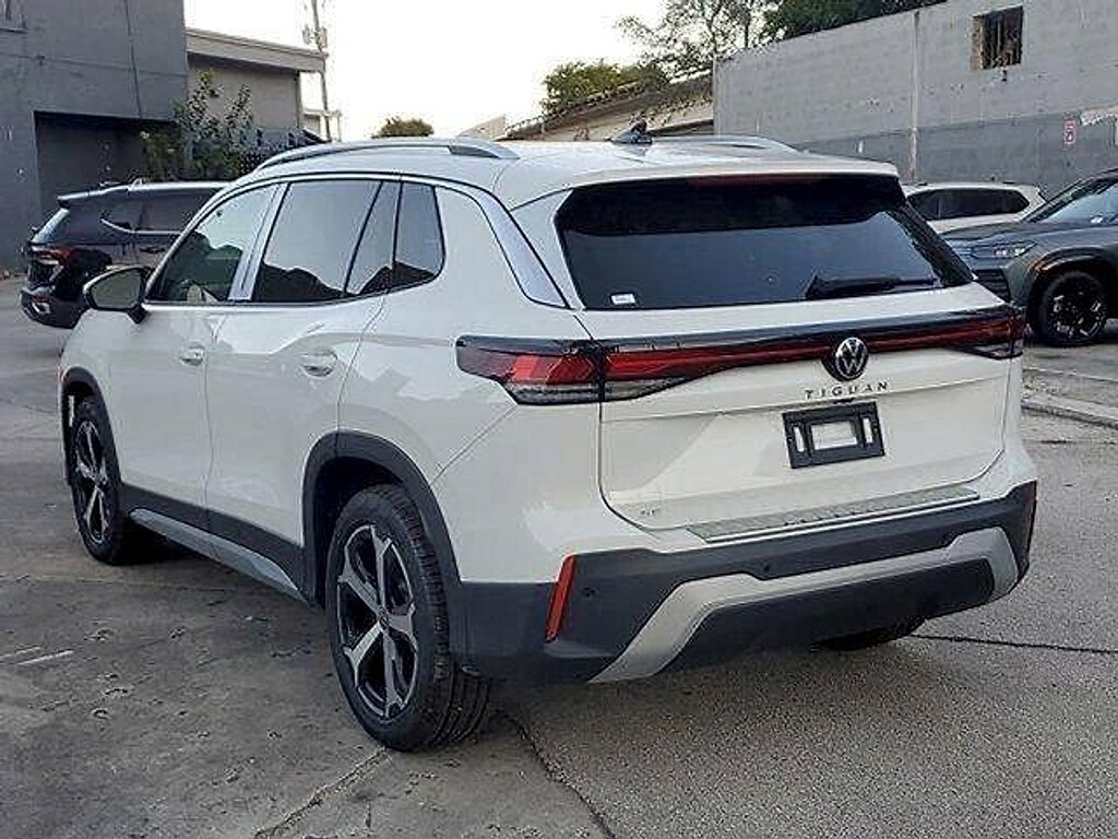 New 2026 Volkswagen Tiguan 2.0T SE SUV