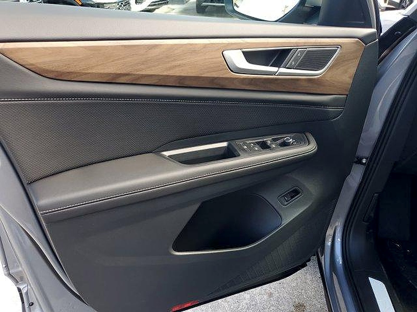 2026 Volkswagen Atlas SE w/Tech - Photo 9