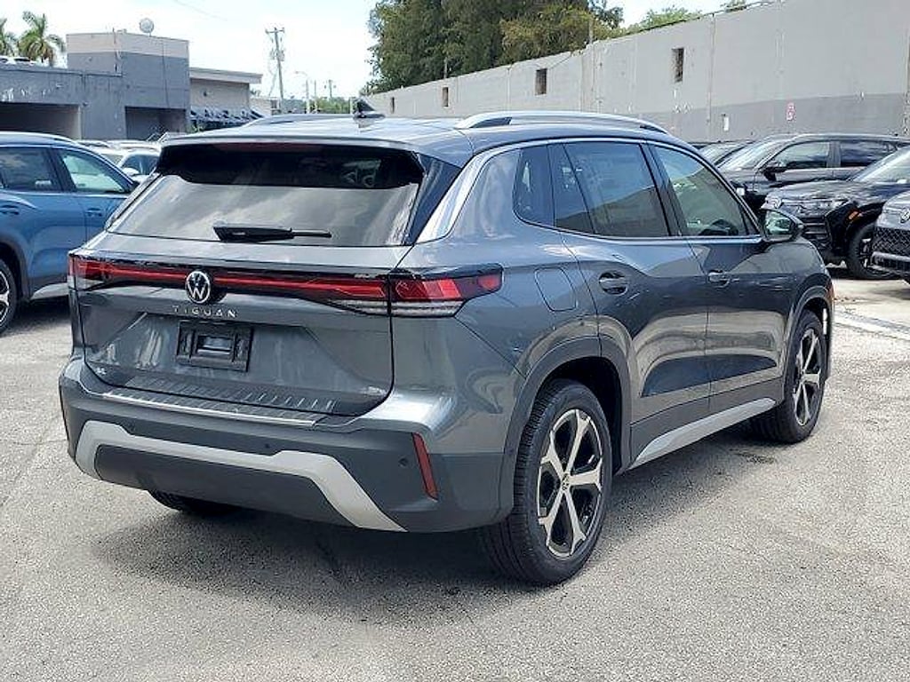 New 2026 Volkswagen Tiguan 2.0T SE SUV