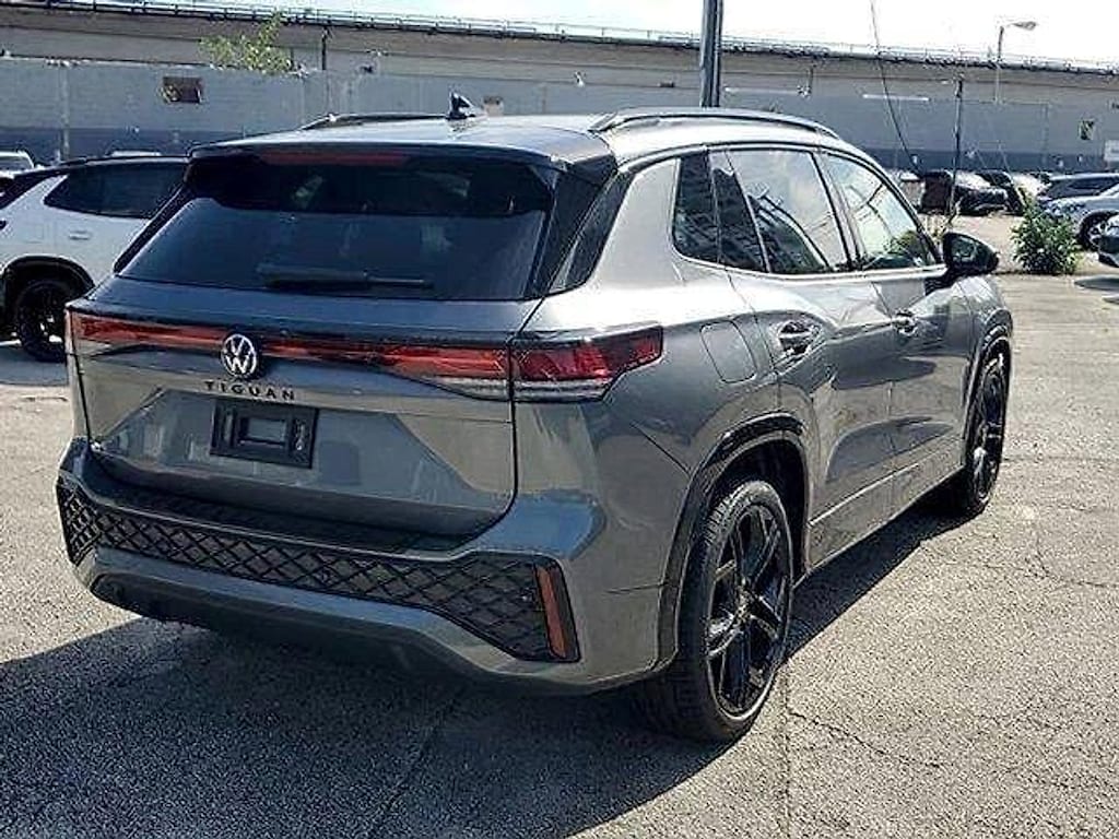 New 2026 Volkswagen Tiguan 2.0T SE SUV