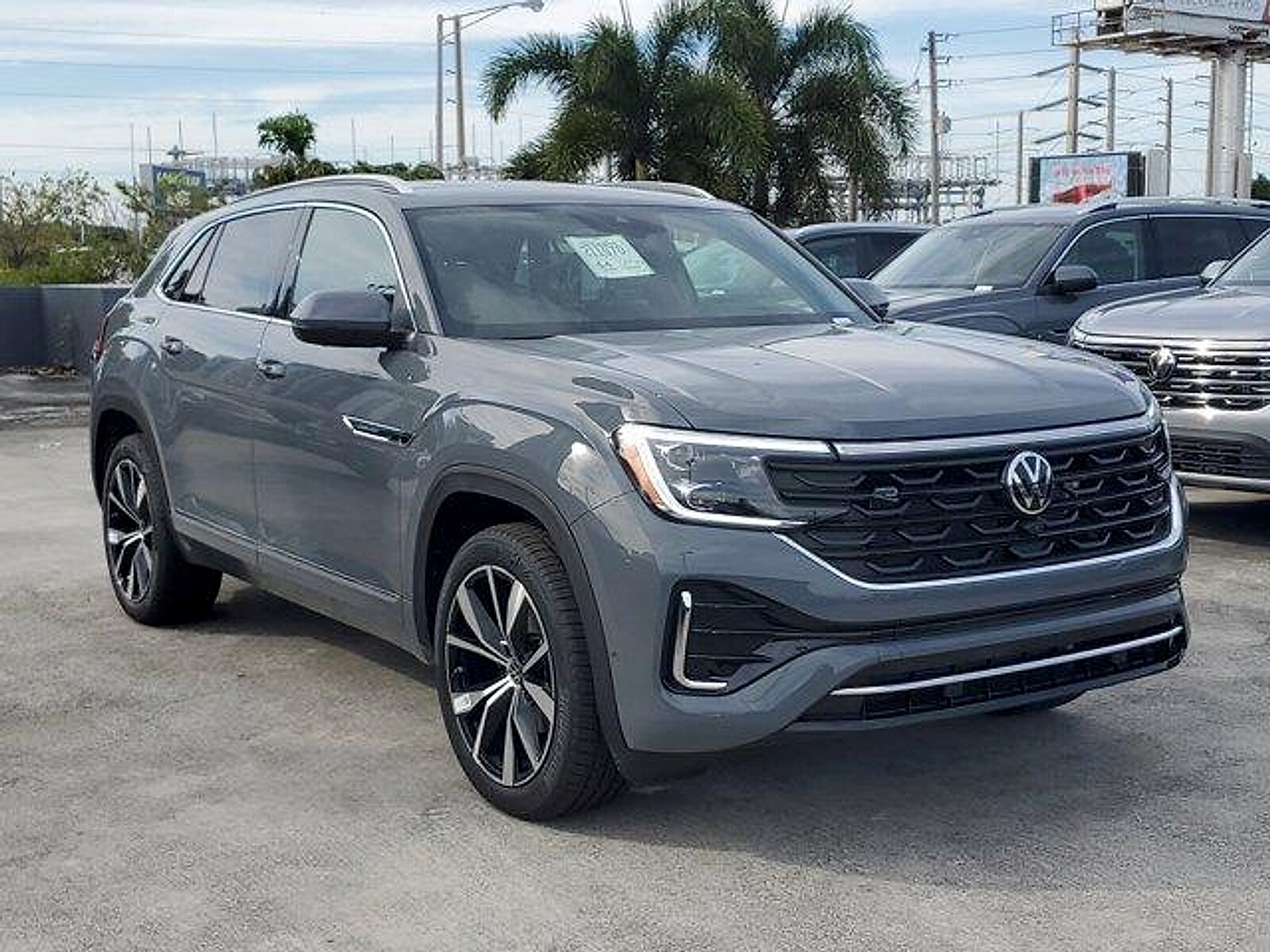 2026 Volkswagen Atlas Cross Sport SEL Premium R-Line photo 4