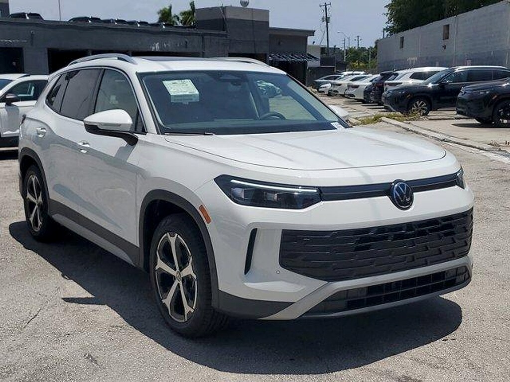 New 2026 Volkswagen Tiguan 2.0T SE SUV