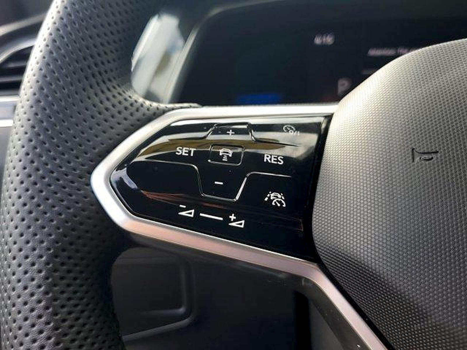 2022 Volkswagen Tiguan SE R-LINE BLACK - Photo 29