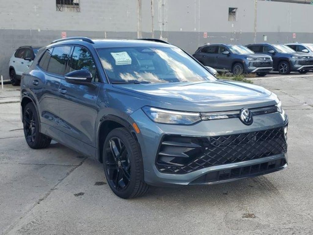 New 2025 Volkswagen Tiguan 2.0T SE R-Line Black SUV