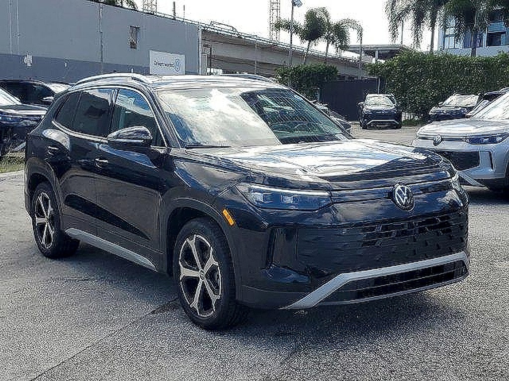 New 2025 Volkswagen Tiguan 2.0T SE SUV