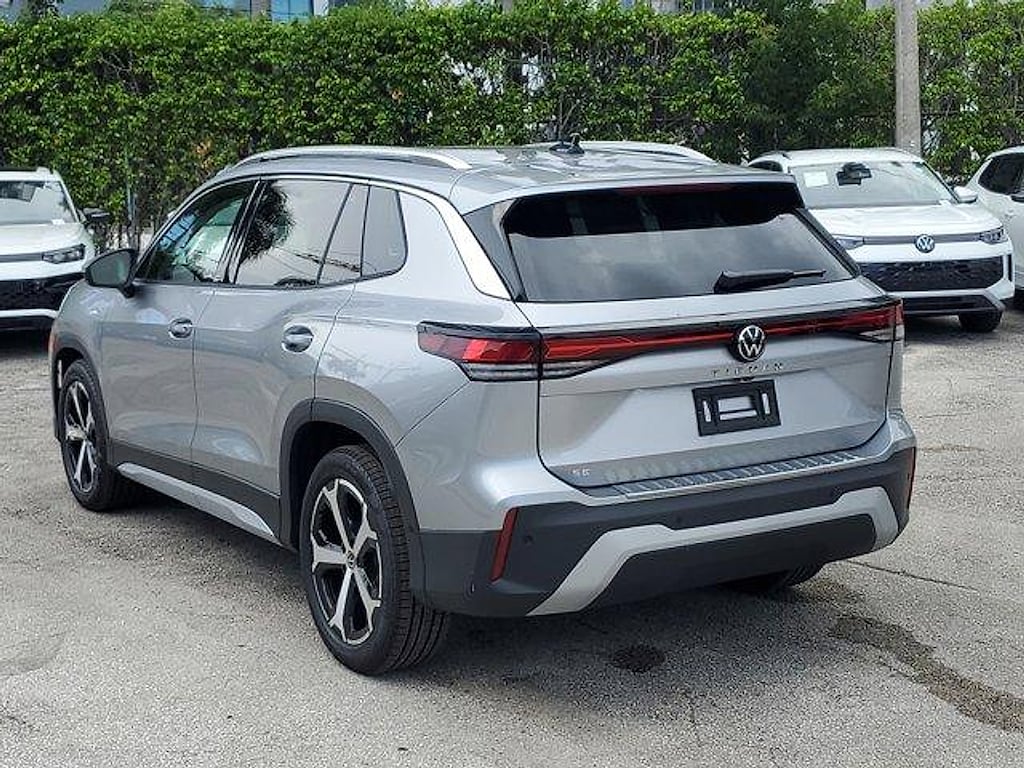 New 2025 Volkswagen Tiguan 2.0T SE SUV