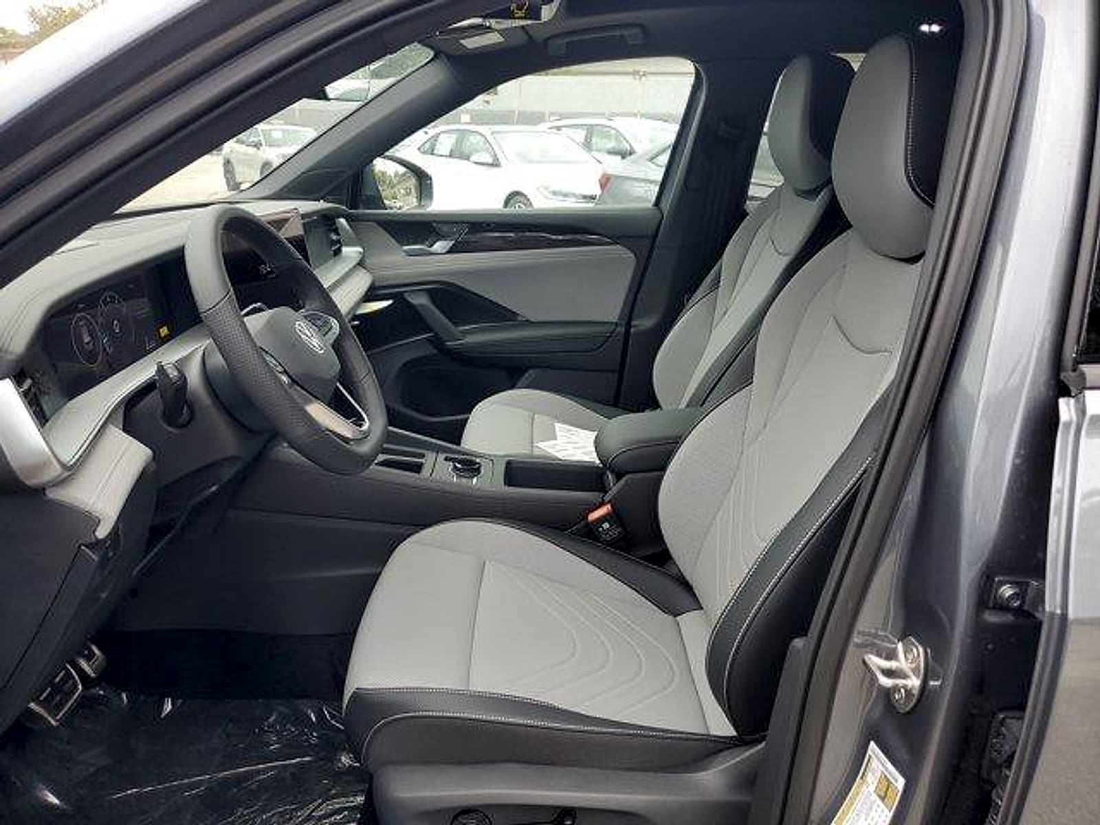2026 Volkswagen Tiguan SE R-LINE BLACK - Photo 11