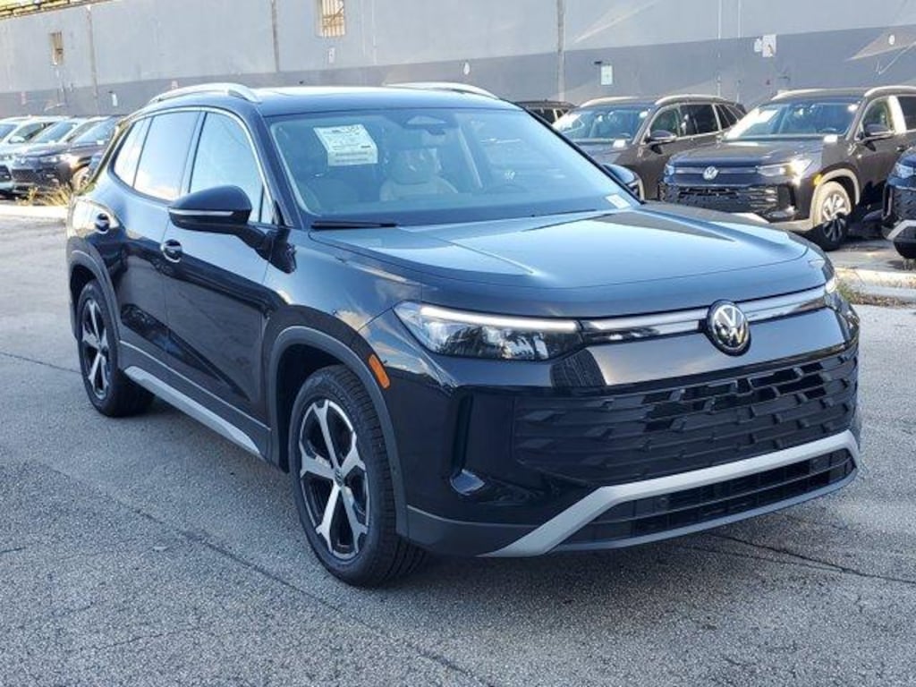 New 2025 Volkswagen Tiguan 2.0T SE SUV