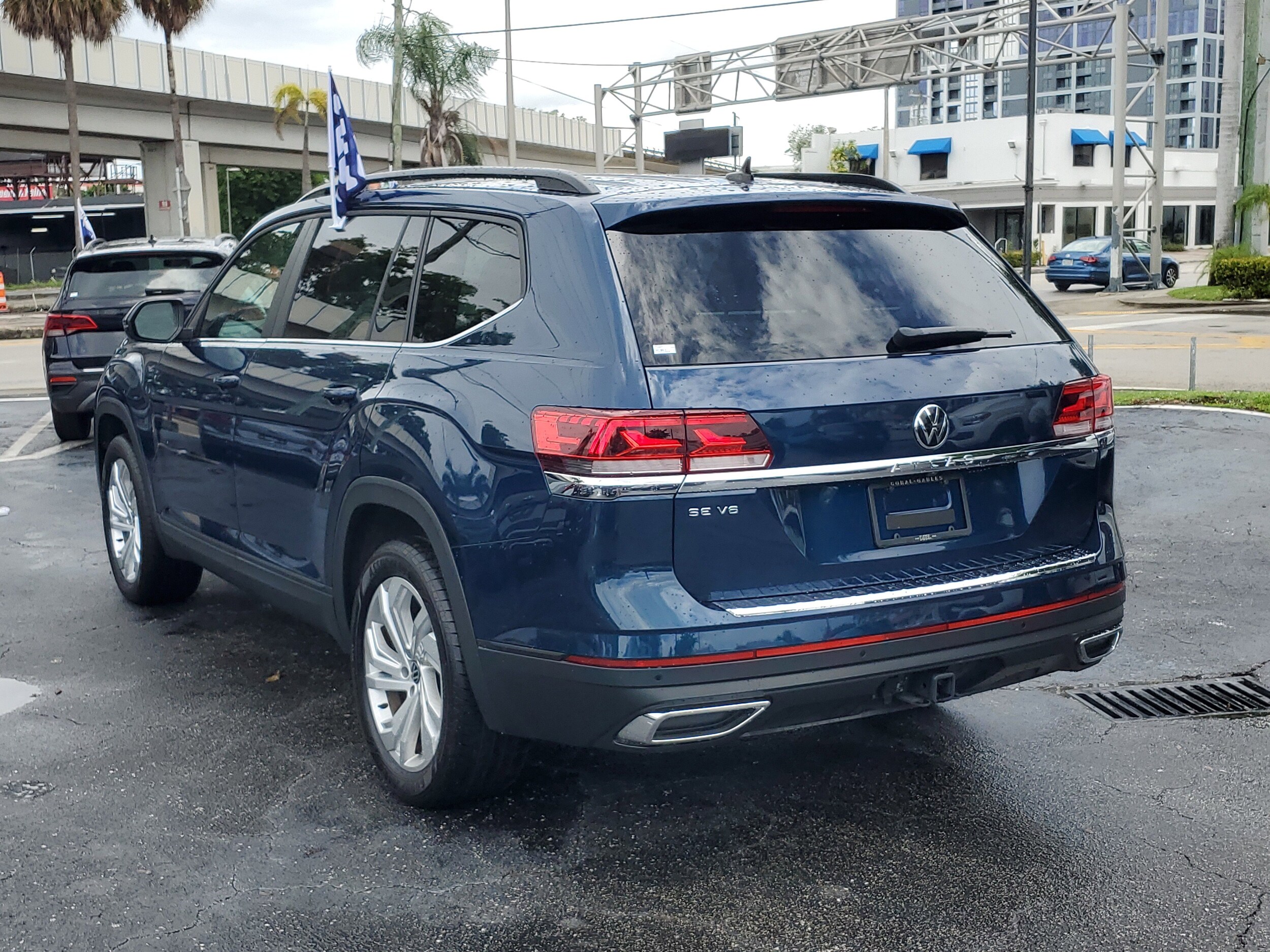 2023 Volkswagen Atlas SE Technology photo 3