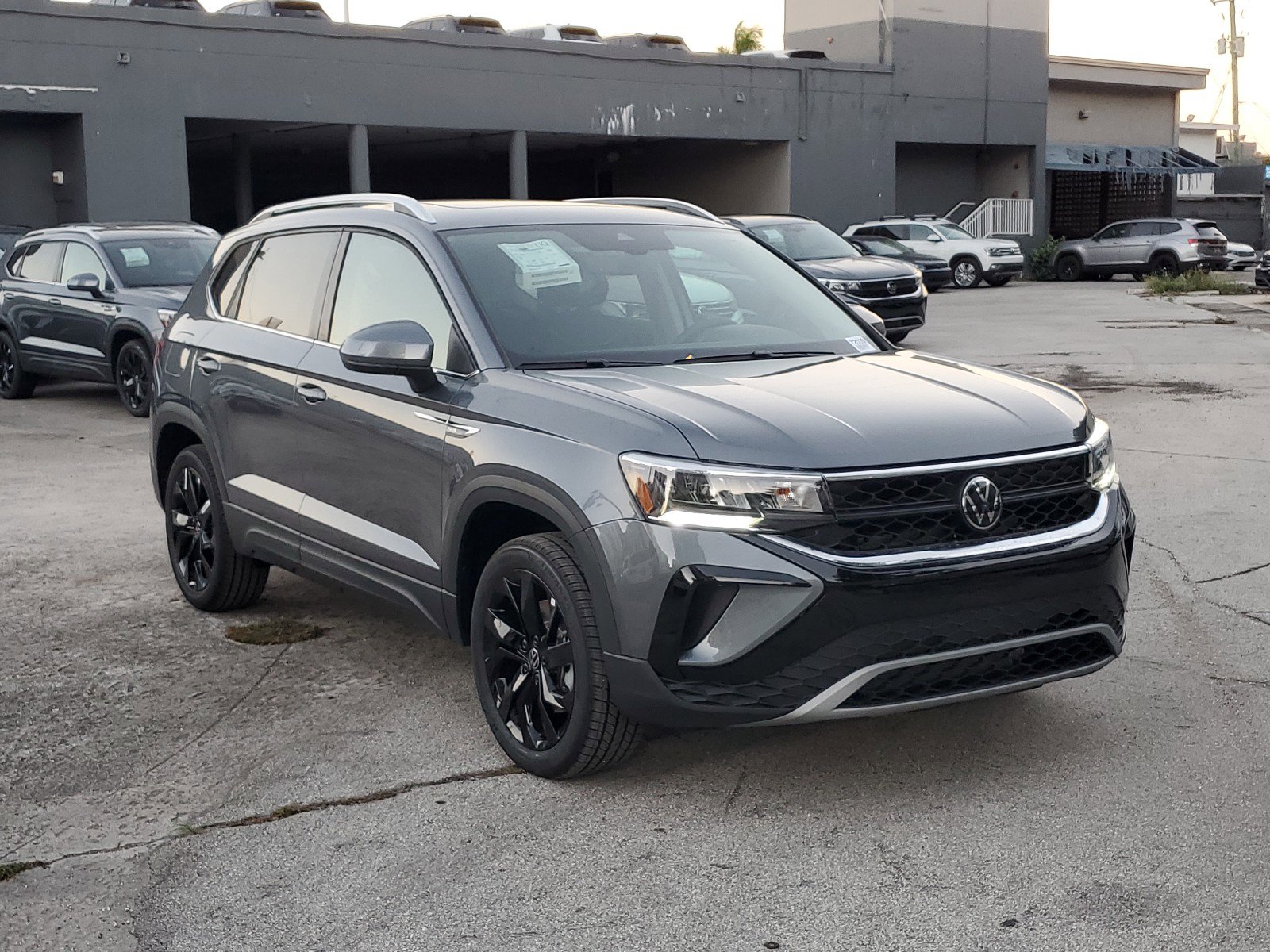 2024 Volkswagen Taos SE photo 2