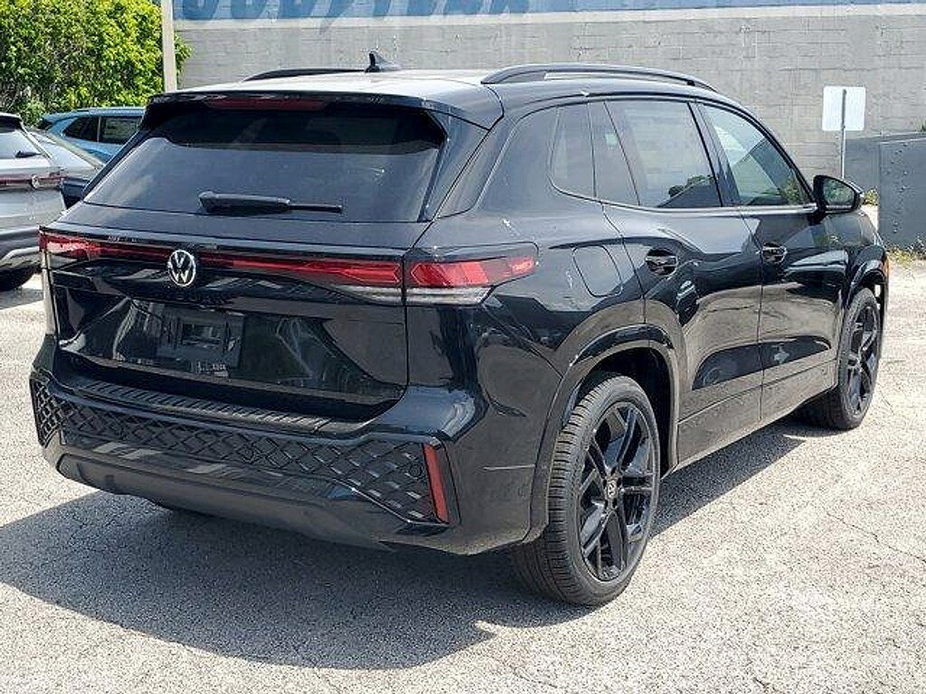 New 2026 Volkswagen Tiguan 2.0T SE R-Line Black SUV