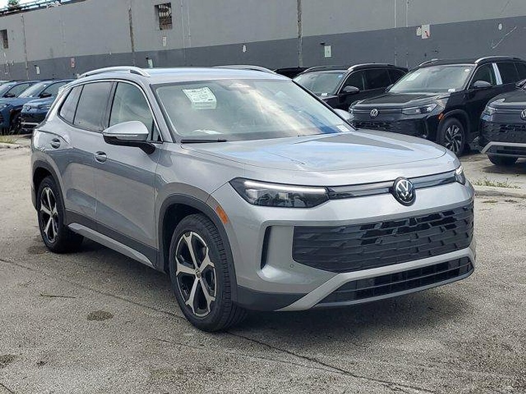 New 2025 Volkswagen Tiguan 2.0T SE SUV