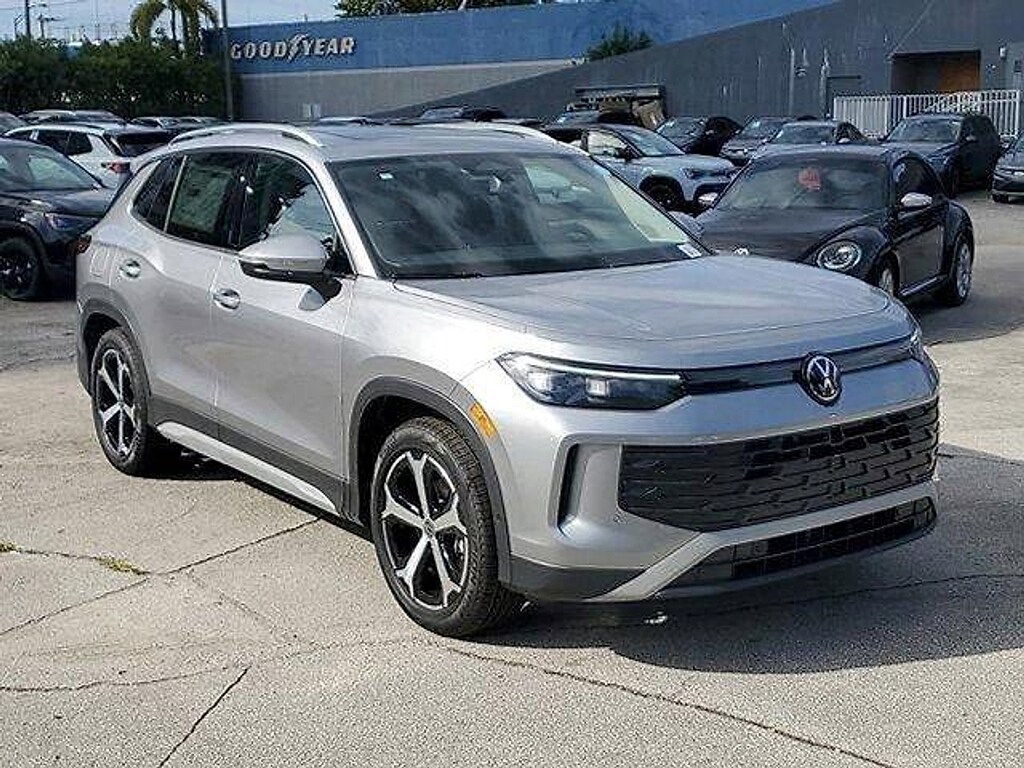 New 2026 Volkswagen Tiguan 2.0T SE SUV