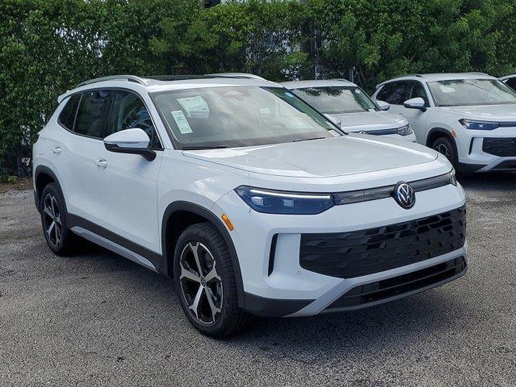 New 2025 Volkswagen Tiguan 2.0T SE SUV