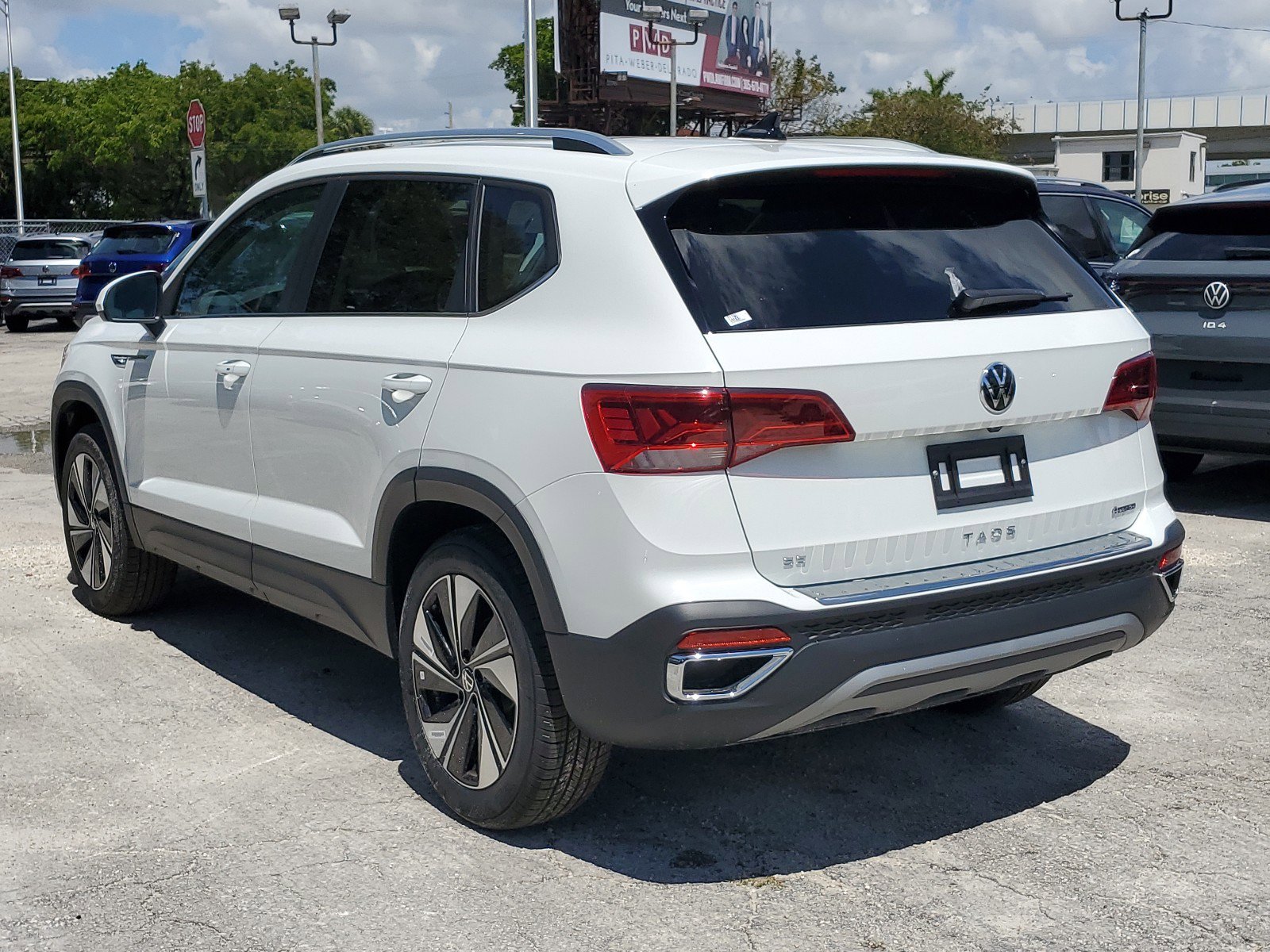 2024 Volkswagen Taos SE photo 2