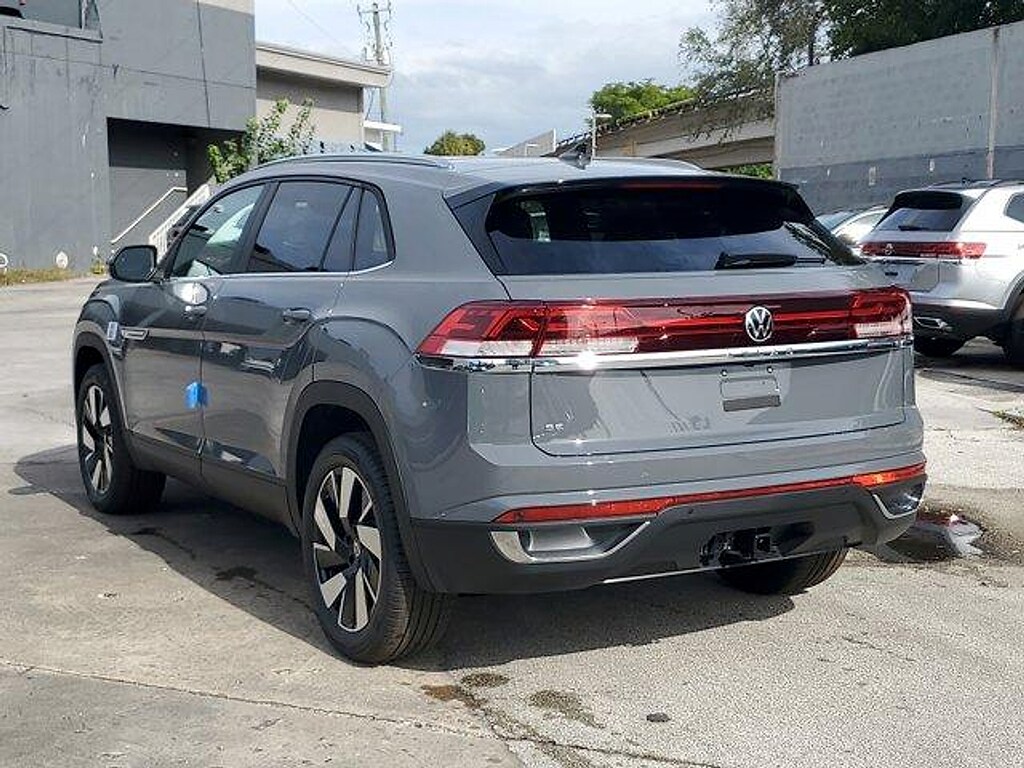 New 2026 Volkswagen Atlas Cross Sport 2.0T SE w/Technology SUV