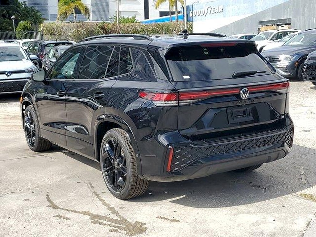 New 2026 Volkswagen Tiguan 2.0T SE R-Line Black SUV