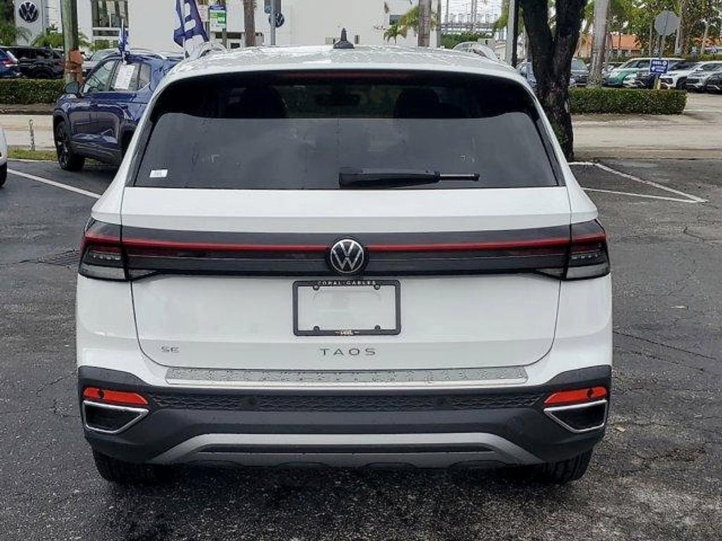 New 2025 Volkswagen Taos 1.5T SE SUV