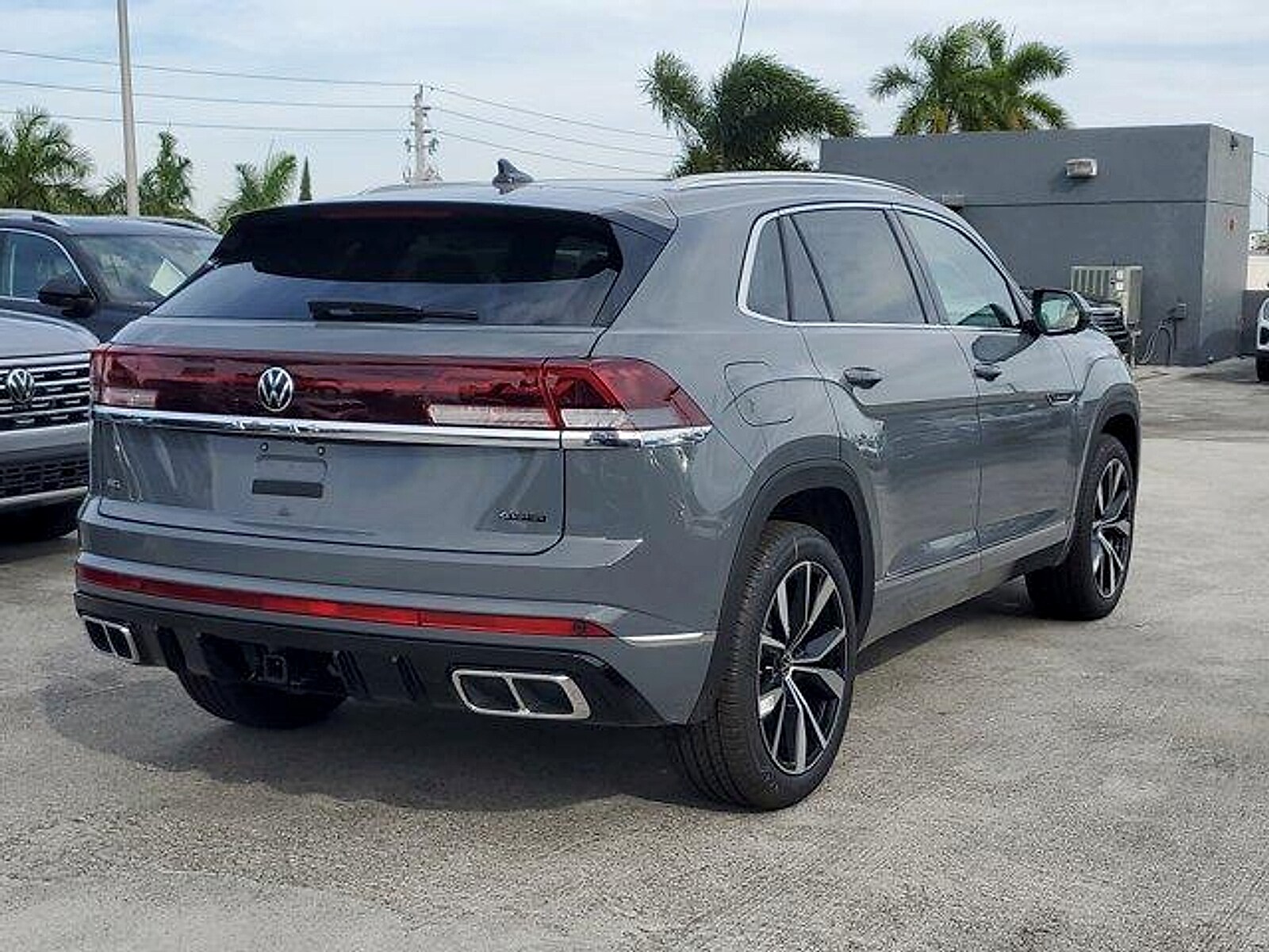2026 Volkswagen Atlas Cross Sport SEL Premium R-Line photo 3