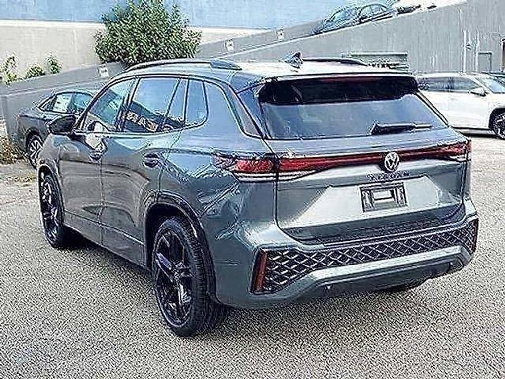 New 2026 Volkswagen Tiguan 2.0T SE R-Line Black SUV