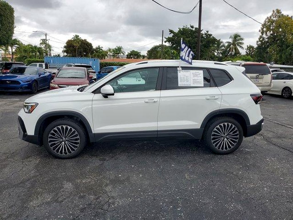 New 2025 Volkswagen Taos 1.5T SE SUV