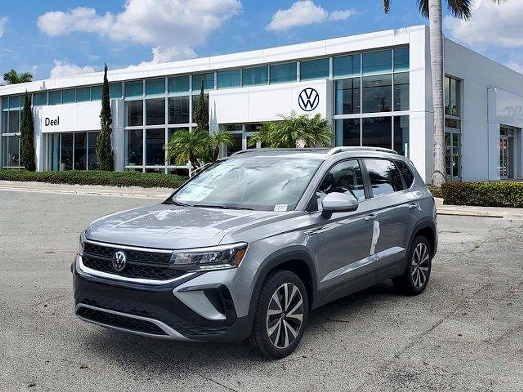 New 2024 Volkswagen Taos 1.5T SE SUV