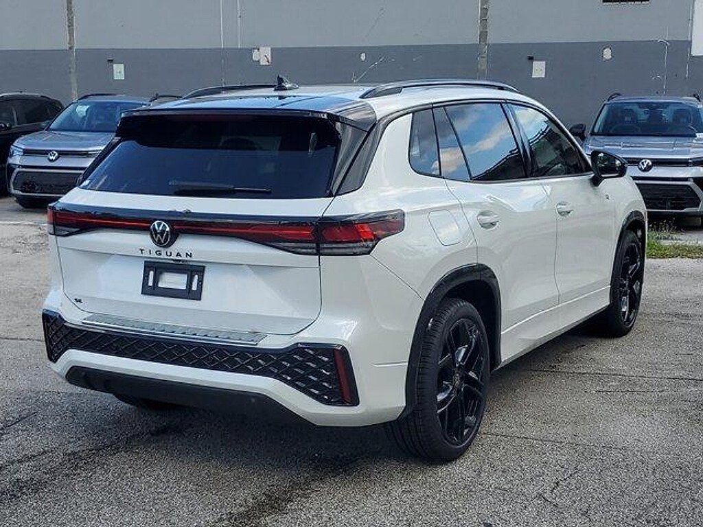 New 2025 Volkswagen Tiguan 2.0T SE R-Line Black SUV