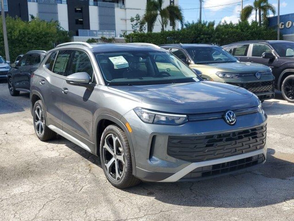 New 2025 Volkswagen Tiguan 2.0T SE SUV