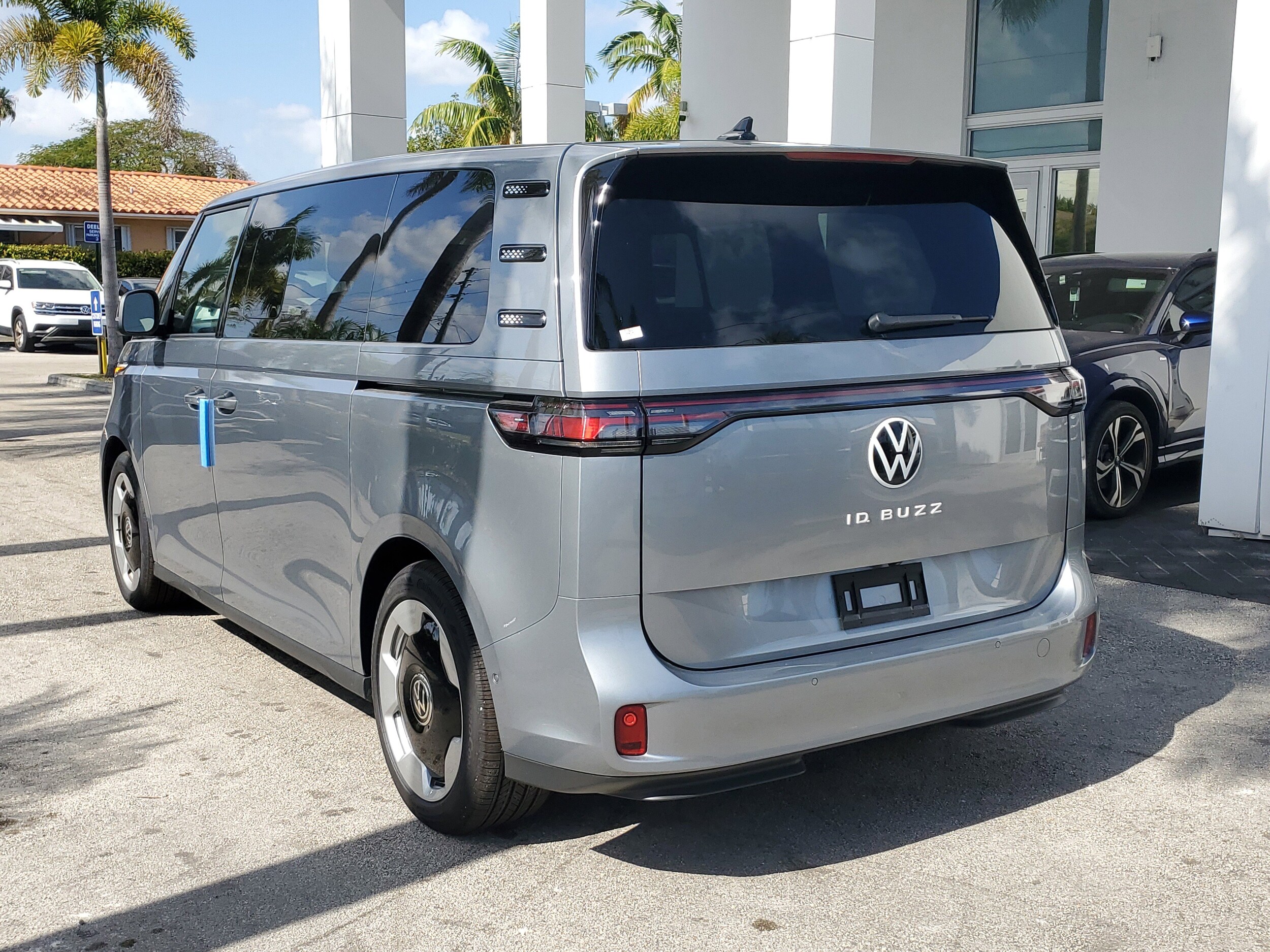 2025 Volkswagen ID. Buzz Pro S photo 2