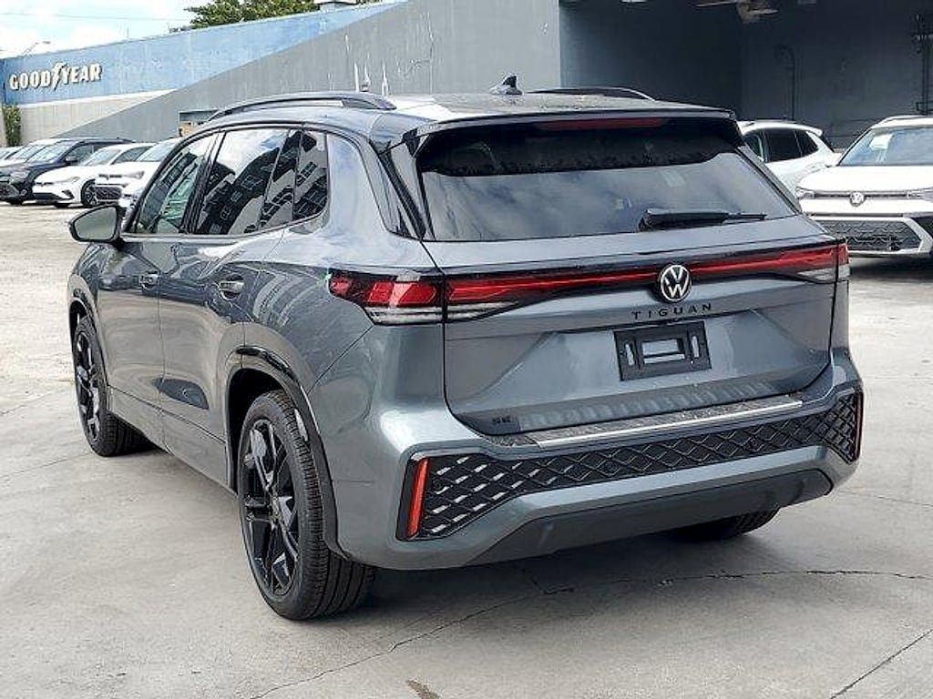 New 2026 Volkswagen Tiguan 2.0T SE R-Line Black SUV