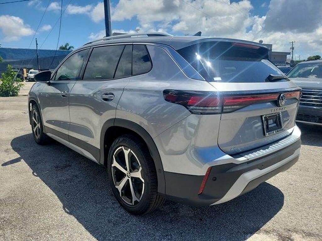 New 2026 Volkswagen Tiguan 2.0T SE SUV