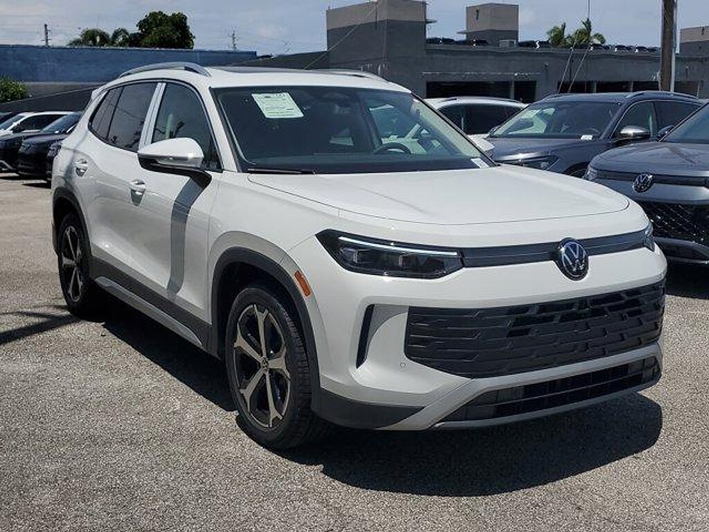 New 2026 Volkswagen Tiguan 2.0T SE SUV