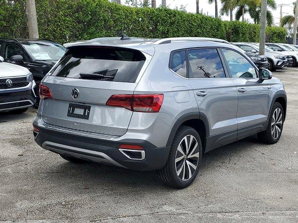 New 2024 Volkswagen Taos 1.5T SE SUV