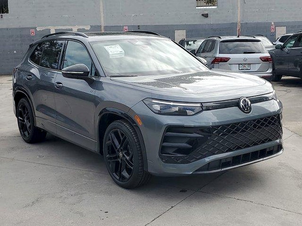 New 2026 Volkswagen Tiguan 2.0T SE R-Line Black SUV