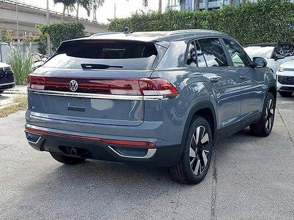 New 2026 Volkswagen Atlas Cross Sport 2.0T SE w/Technology SUV