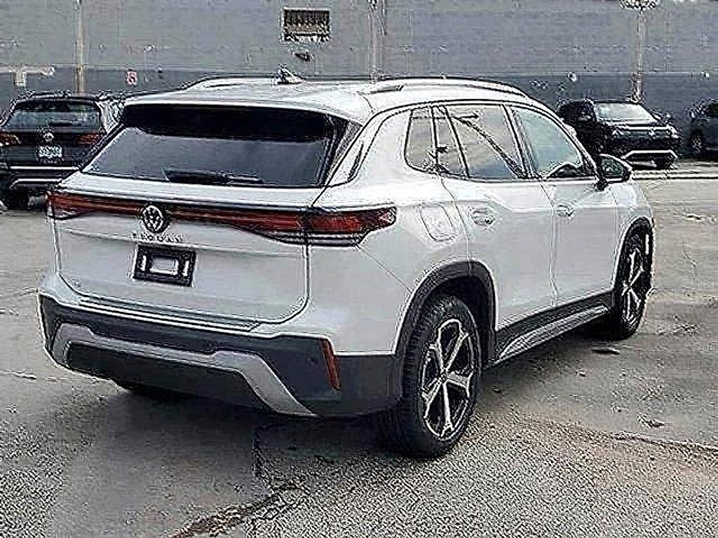 New 2026 Volkswagen Tiguan 2.0T SE SUV